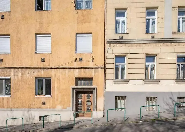 Buday Apartment Close To The Castle